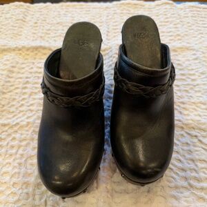 Black Ugg Kaylee Leather Clogs